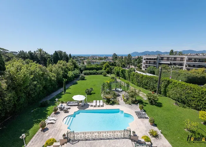 La Gloriette Azur Piscine Sauna Vue