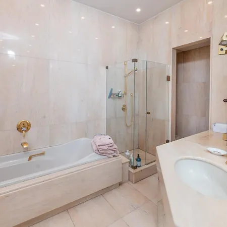 La Gloriette Azur Piscine Sauna Vue 别墅